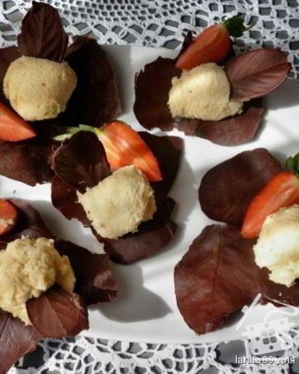 Рецепт грушевого мусса на шоколадных листьях