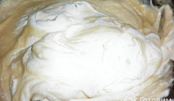 грушевый мусс на шоколадных листьях