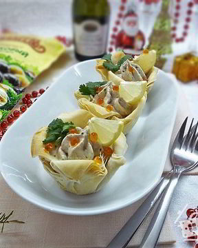 Хрустящие чашечки с муссом из печени трески