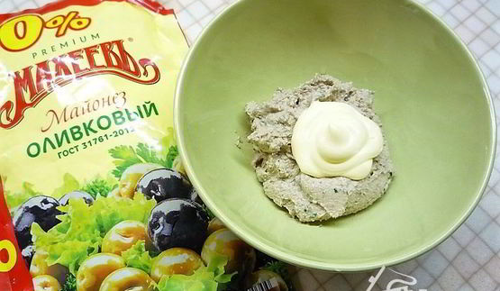 хрустящие чашечки с муссом из печени трески