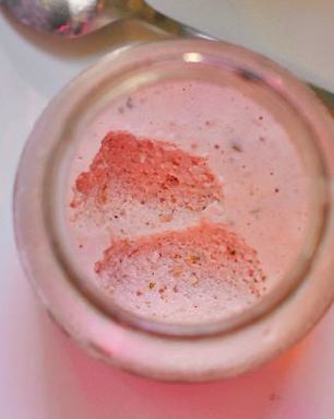 Клубничный мусс с кинзой