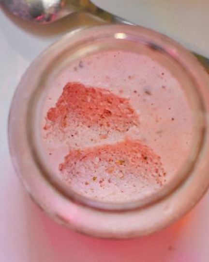 Рецепт клубничного мусса с кинзой