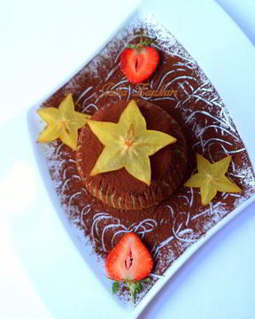 Мусс из авокадо с клубникой и шоколадом