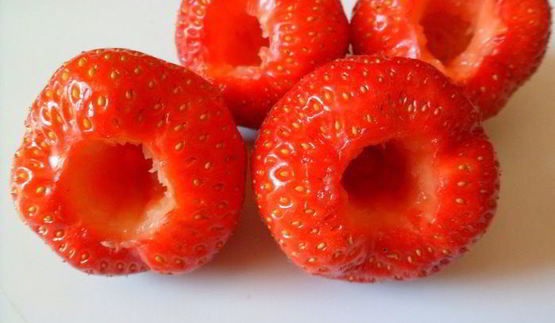 мусс из авокадо с клубникой и шоколадом