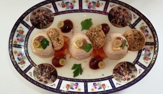 мусс из тунца и рикотты с чипсами из тортильи