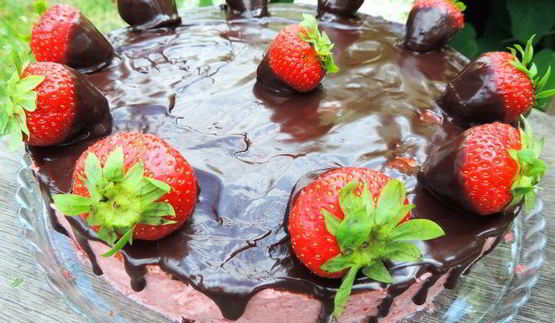 торт-мусс клубника в шоколаде