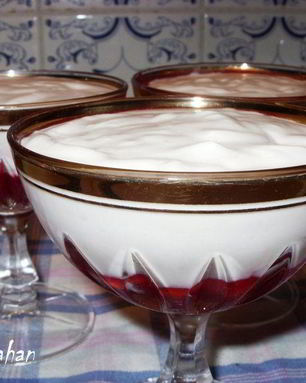 Творожный мусс Неженка с протертой малиной