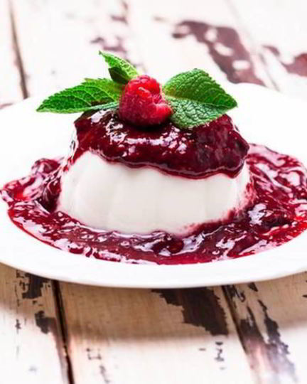 Рецепт ванильного мусса с малиновым соусом
