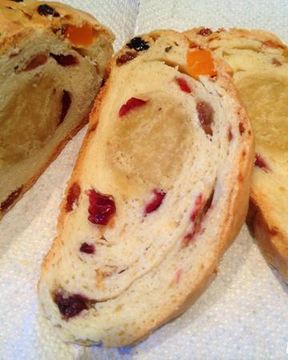 Паасброд — нидерландский пасхальный хлеб