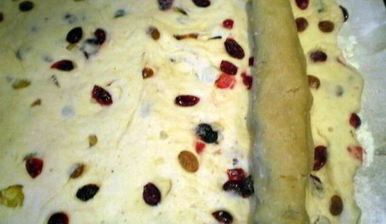 паасброд — нидерландский пасхальный хлеб