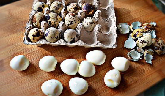 пасхальное мясное кольцо с перепелиными яйцами по-польски