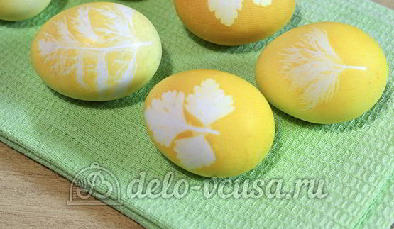 пасхальные яйца с листочками