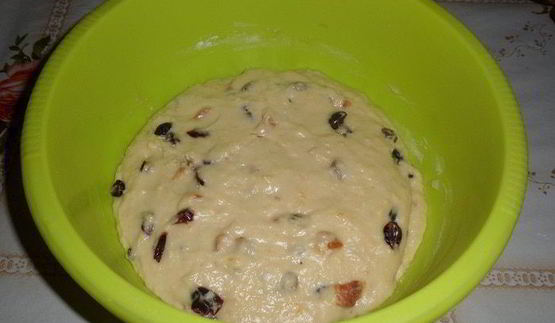 ванильный кулич с сухофруктами