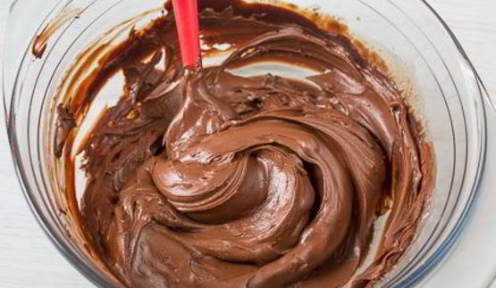 шоколадные макарон с ромовым ганашем