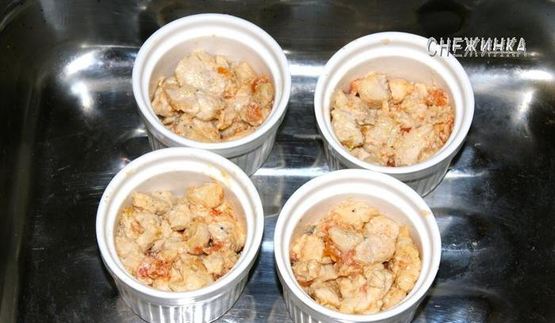 сочное куриное филе под рисово-морковным суфле