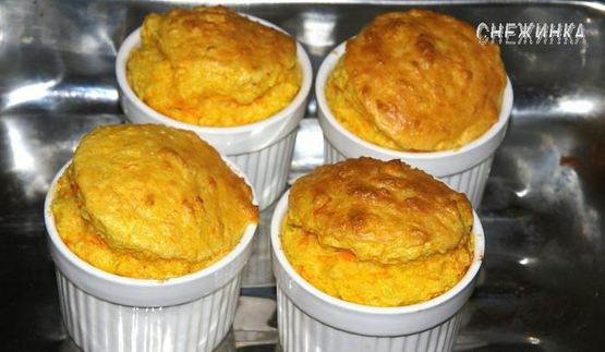 сочное куриное филе под рисово-морковным суфле