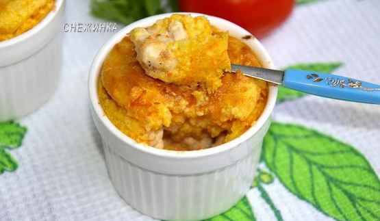 сочное куриное филе под рисово-морковным суфле