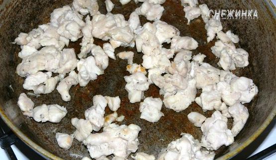 сочное куриное филе под рисово-морковным суфле