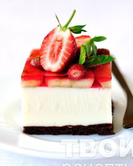 Рецепт торта-суфле с клубникой и бананами