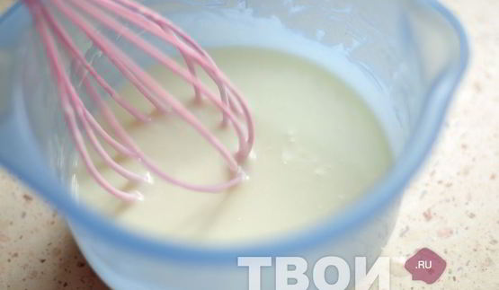 торт-суфле с клубникой и бананами