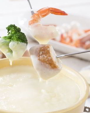 Сырное фондю с горчицей и креветками