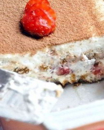 Рецепт нежного тирамису с творогом и клубникой