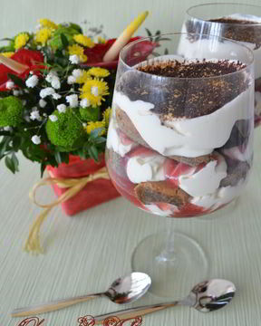 Тирамису с малиновым сиропом