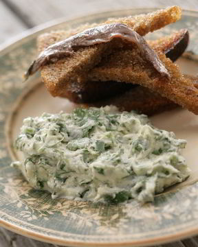 Творог с зеленью и чесноком