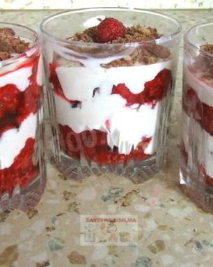 Творожно-шоколадный десерт с малиной