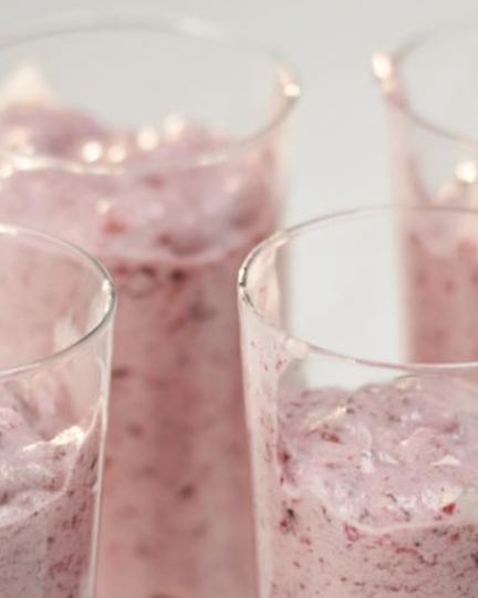 Рецепт воздушного десерта с ежевикой