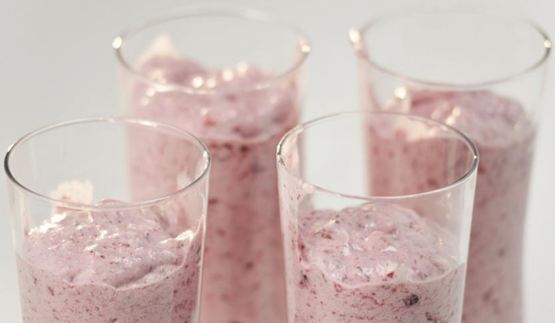 воздушный десерт с ежевикой