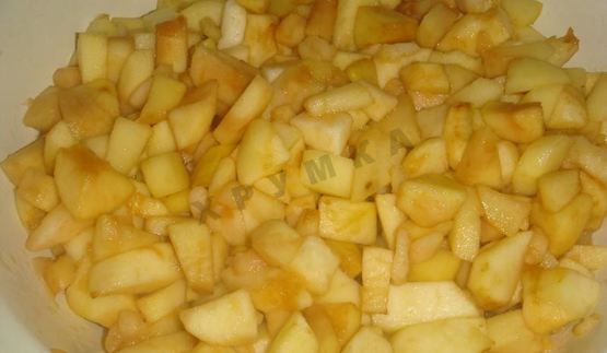 яблочное пюре со сгущенкой