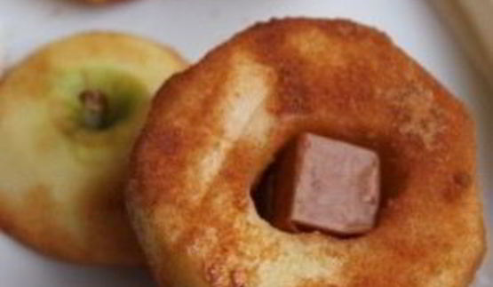 запеченное яблоко в слоеном тесте