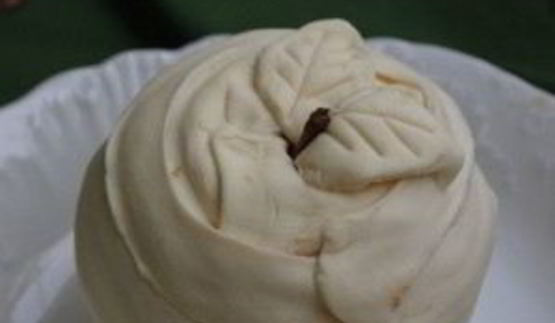 запеченное яблоко в слоеном тесте