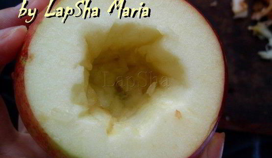 запеченные в тесте яблоки с ягодной начинкой