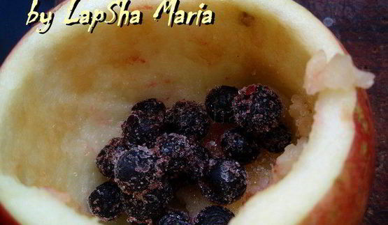 запеченные в тесте яблоки с ягодной начинкой