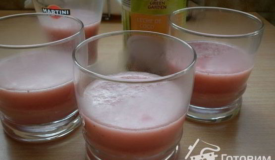 желе на кокосовом молоке с клубникой