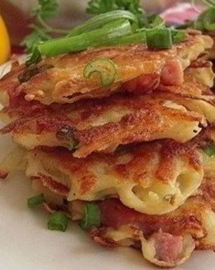 Картофельные драники с колбасой