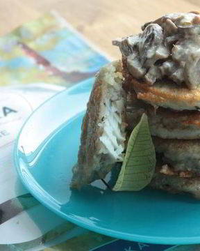 Картофельные драники с треской под грибным соусом