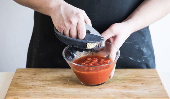 блины-каннеллони с фрикадельками, шпинатом и сыром