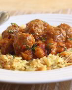 Фрикадельки из бараньего фарша с баклажанным соусом