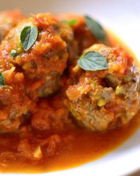 Фрикадельки из козлятины в соусе