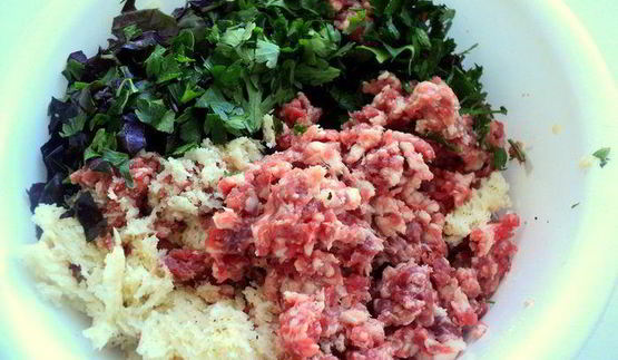 фрикадельки с базиликом и овощами