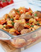 Фрикадельки с фасолью и овощами