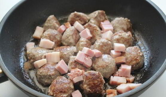 фрикадельки с фасолью и овощами