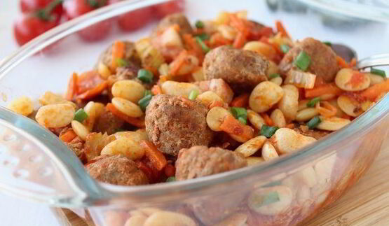 фрикадельки с фасолью и овощами