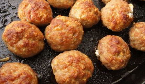 фрикадельки с фетой и соусом чимичурри