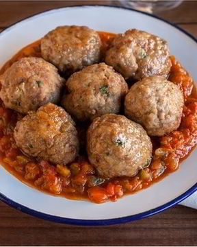 Фрикадельки с луком и перцем