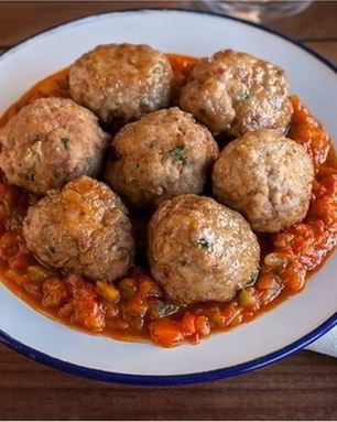 Фрикадельки с луком и перцем