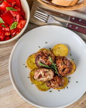 Фрикадельки с начинкой в средиземноморском стиле